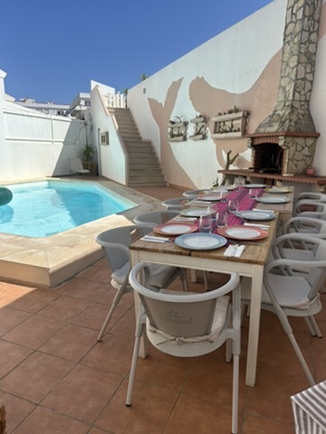 Outdoor dining at Art of Connection retreat Ericeira