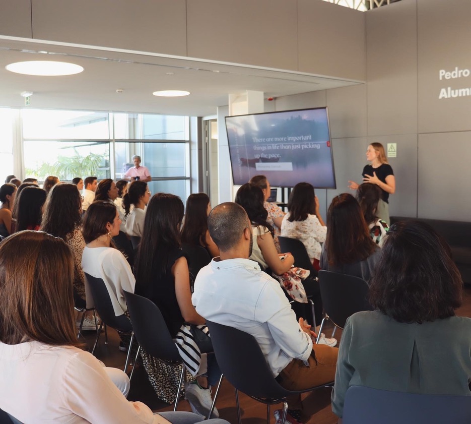 Isabel Maria Jeworski presenting a mindfulness workshop to a full audience at Fidelidade, Lisbon